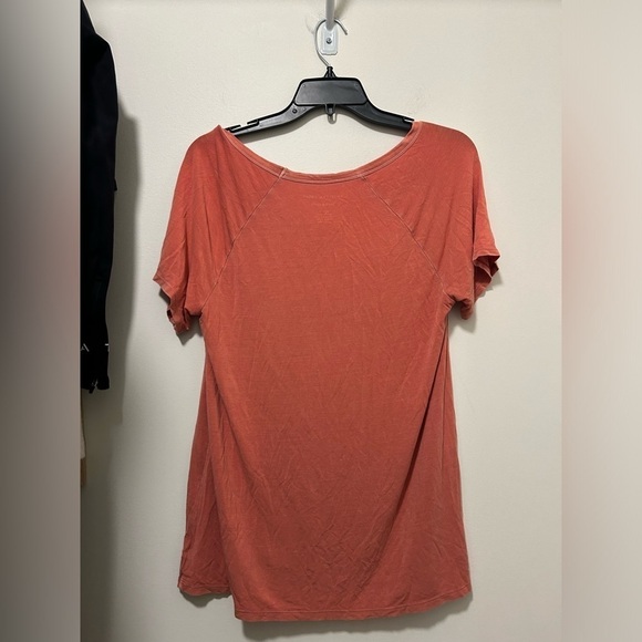small peach american eagle soft and sexy v neck! - Picture 2 of 3